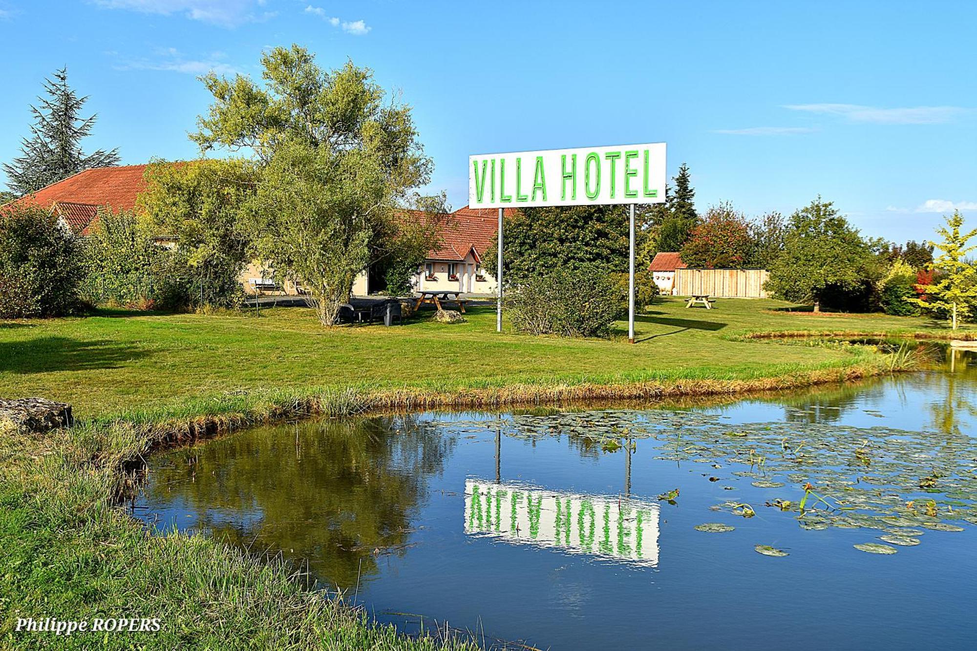 Villa Hotel Gien Bagian luar foto