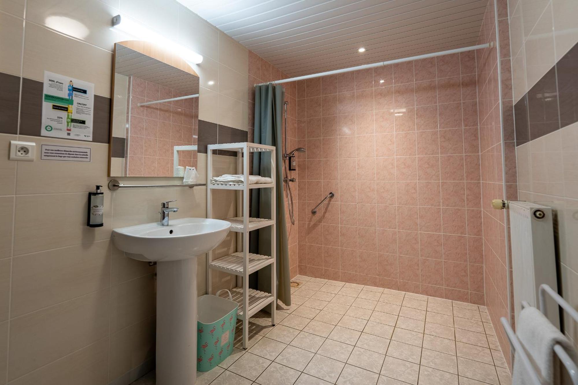Villa Hotel Gien Bagian luar foto