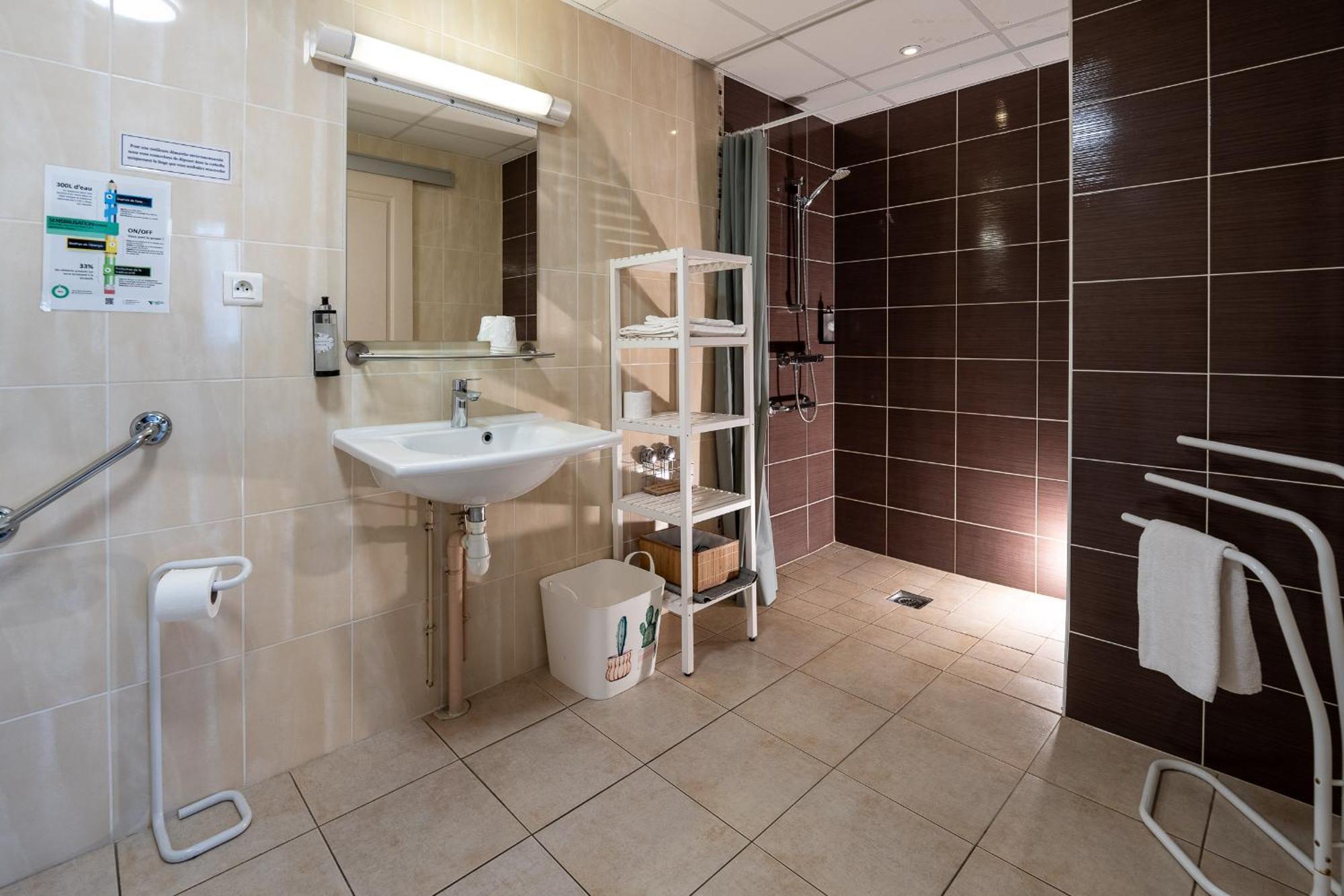 Villa Hotel Gien Bagian luar foto