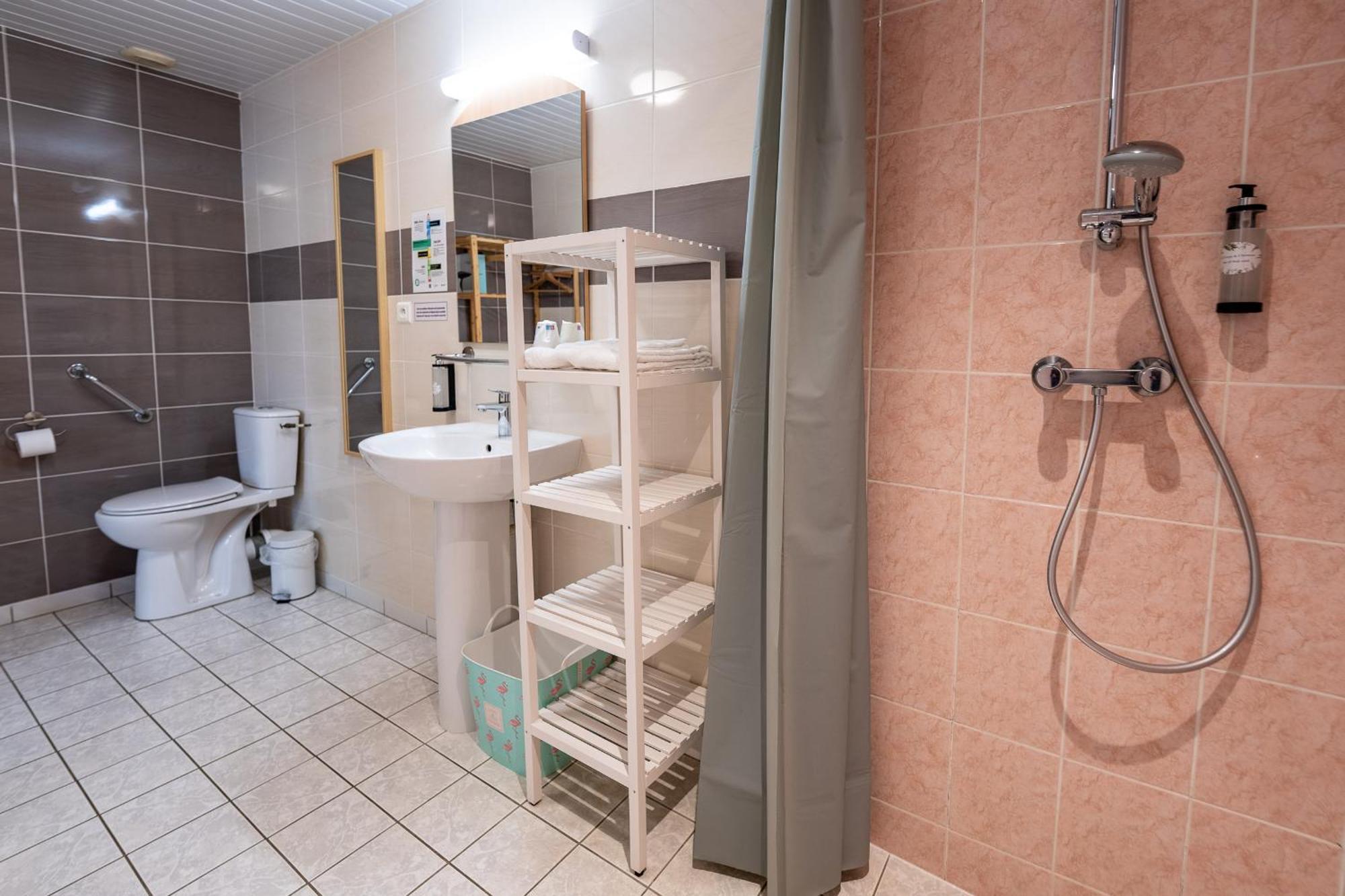 Villa Hotel Gien Bagian luar foto